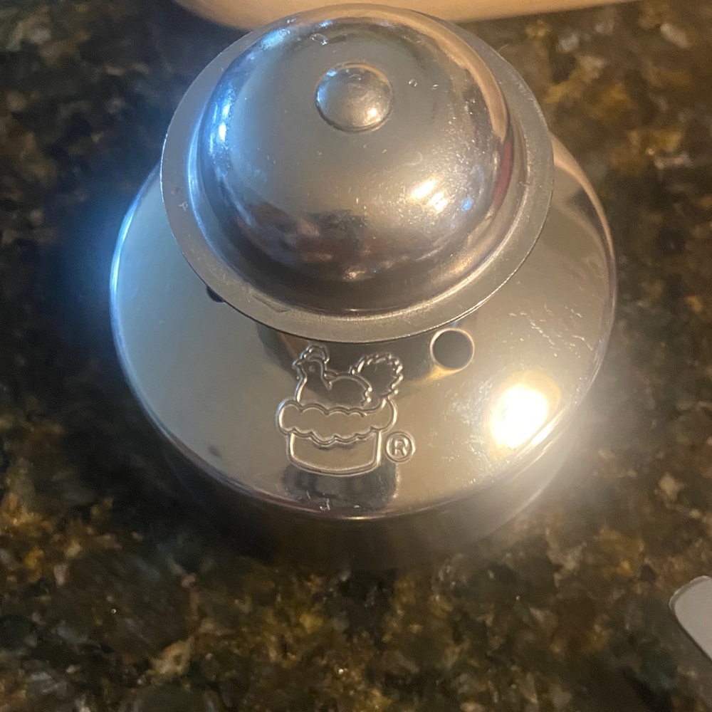 The Pampered Chef Bundle Small Ridge Baker, Garlic Press, Cut n Seal, Veg Holder - Picture 8 of 8
